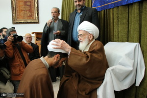 عمامه گذاری طلاب توسط مراجع عظام تقلید در روز میلاد امام علی (ع)‎