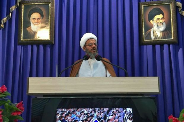 امام جمعه دامغان: فرصت خدمت برای جوانان در کشور ایجاد کنیم