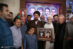 حضور سید حسن خمینی در منزل شهیدان سپهری